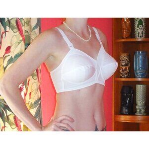 Vintage White Exquisite Form Bullet Bra 42 D pinup retro rockabilly pointy bra